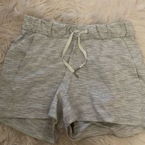 Lululemon On The Fly 2.5 size 6